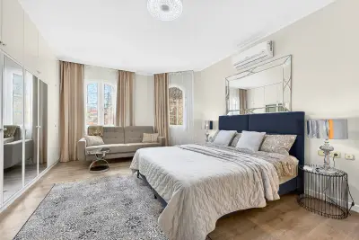 Spacious bedroom 2